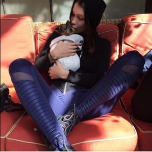 alo yoga moto leggings